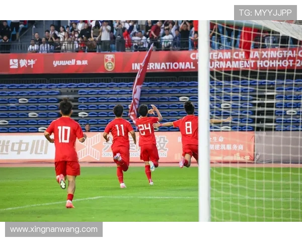 上海足球队的力量变革引发热议球迷期待新篇章的崛起与挑战