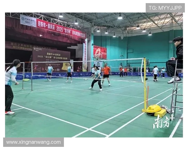 成都羽毛球队与深圳羽毛球队赛后复盘团队协作的成功与不足分析