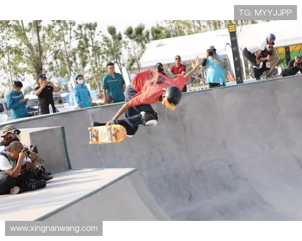 杭州滑板队在极限运动嘉年华中以84分稳居积分榜首位