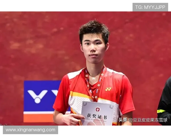 重庆羽毛球队状态飙升夺冠热门选手争夺最新羽毛球TOP10排名