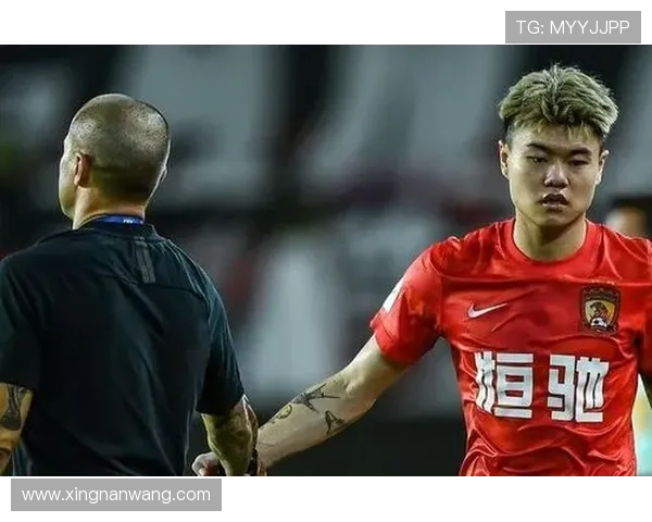 重庆街舞队与广州街舞队赛后复盘分析力量对决的精彩瞬间与战术策略 重庆街舞队与广州街舞队赛后复盘分析力量对决的精彩瞬间与战术策略